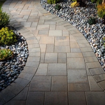 Hardscaping & Structural Features